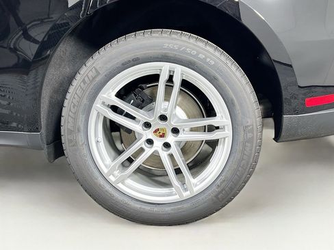 New 2026 Porsche Macan image 33