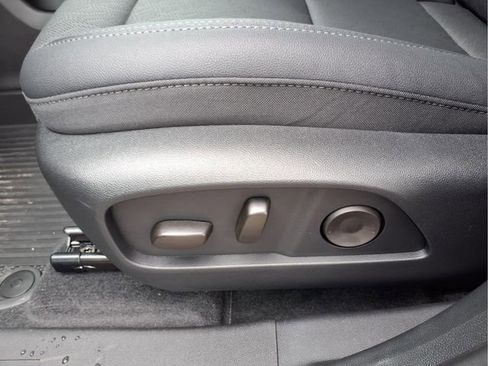 New 2026 Chevrolet Equinox LT w/ Convenience Package II FWD image 14