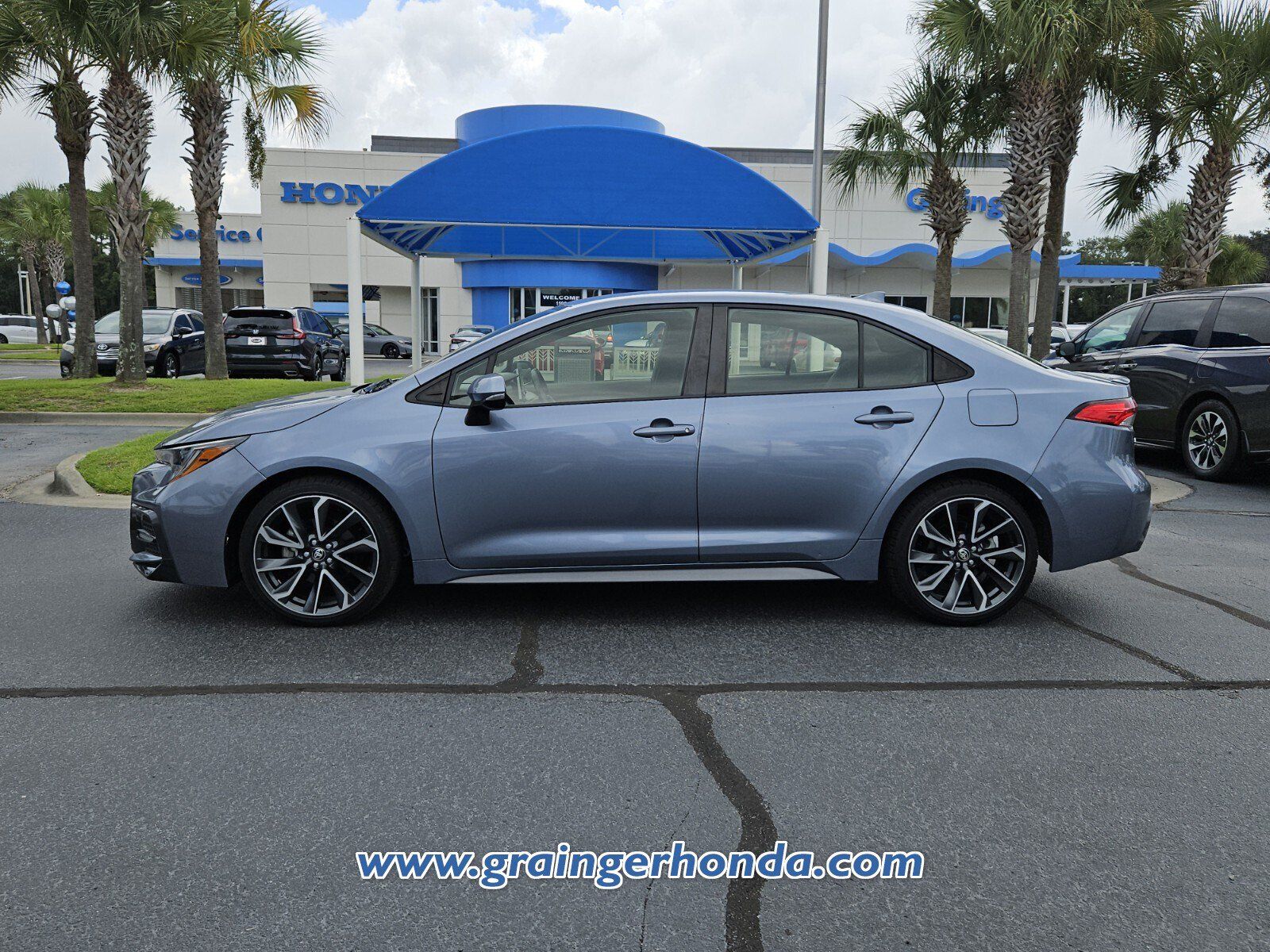 Used 2020 Toyota Corolla SE FWD image 2