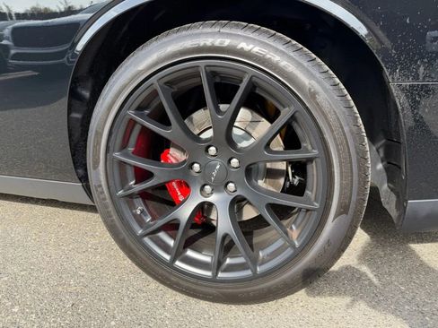 Used 2015 Dodge Challenger SRT Hellcat image 28