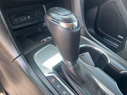 Used 2019 Chevrolet Equinox Premier FWD image 25