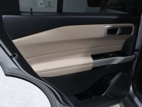 Used 2022 Ford Explorer XLT image 21