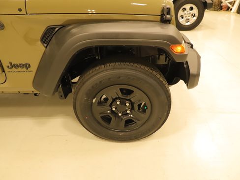 New 2025 Jeep Gladiator Sport image 4