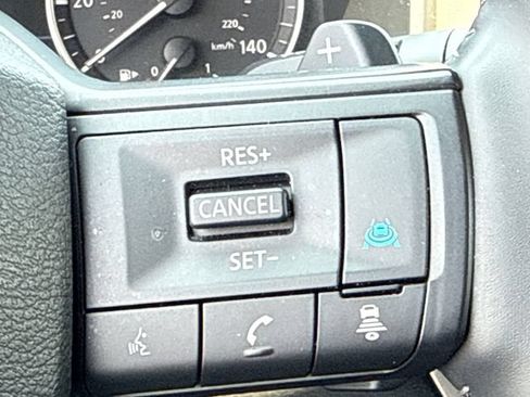 Used 2025 Nissan Rogue SV FWD image 27