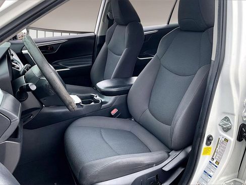 Used 2021 Toyota RAV4 LE image 23