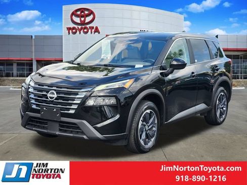 Used 2025 Nissan Rogue SV FWD image 3