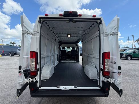 Used 2024 RAM ProMaster 2500 w/ Convenience Group FWD image 6