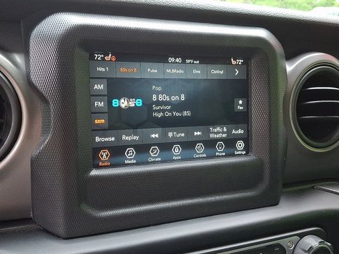 Used 2023 Jeep Gladiator Sport AWD/4WD image 17