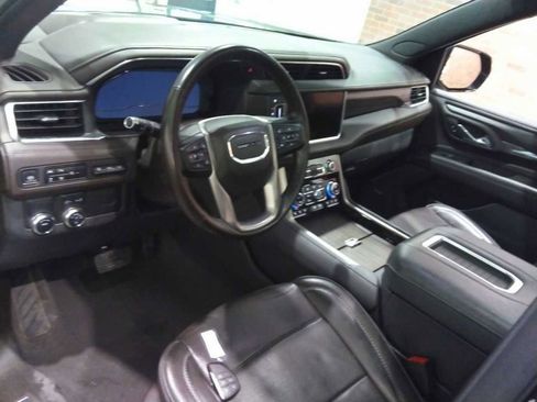 Used 2024 GMC Yukon Denali image 6