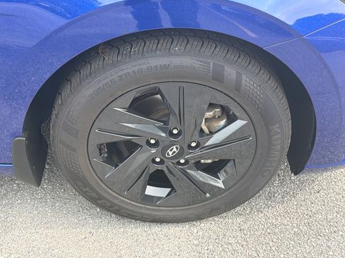 Used 2023 Hyundai Elantra SEL image 12