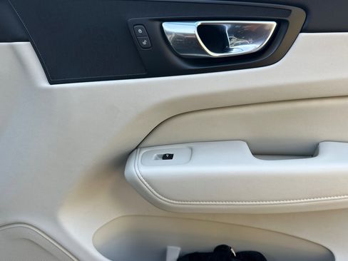 Certified 2023 Volvo XC60 B5 Plus w/ Protection Package Premier image 20