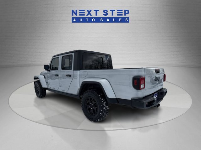 Used 2022 Jeep Gladiator Sport AWD/4WD image 5