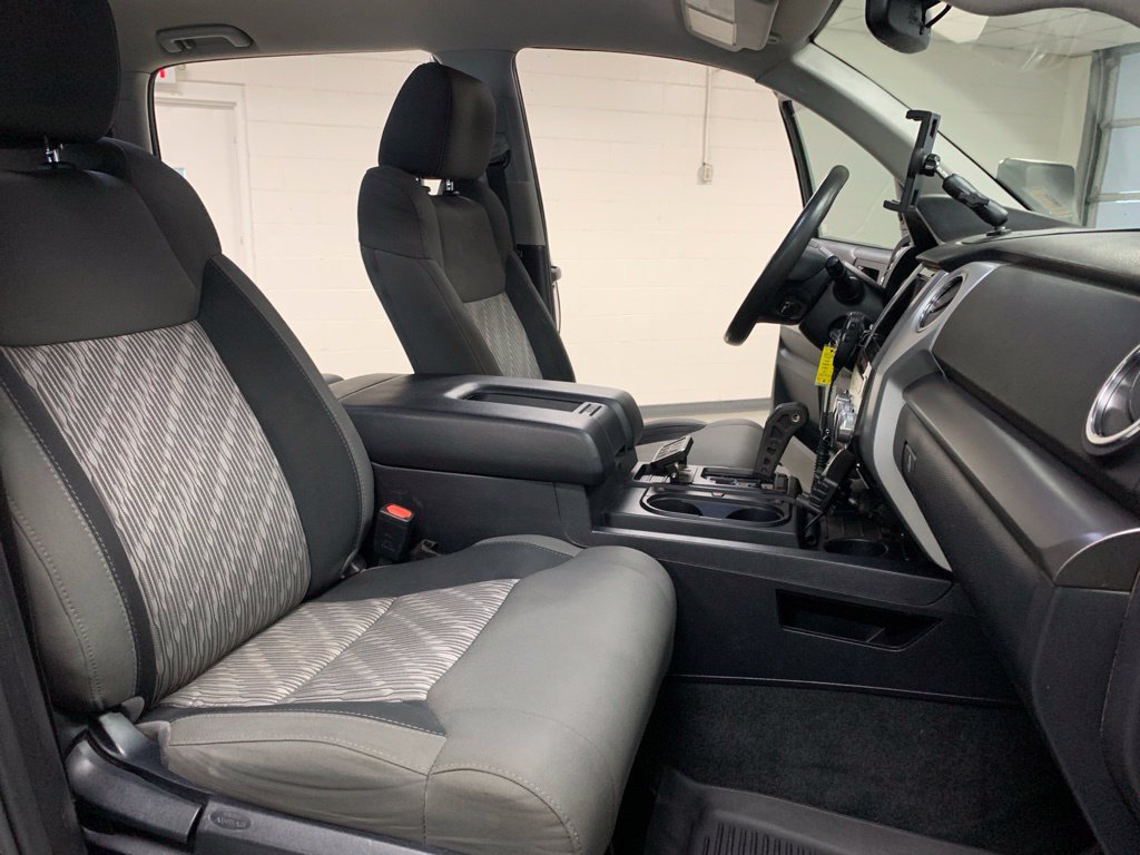 Used 2018 Toyota Tundra SR5 w/ SR5 Upgrade Package AWD/4WD image 13
