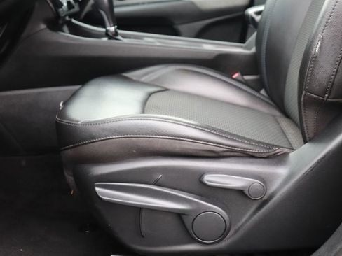 Used 2022 Jeep Compass Latitude image 9