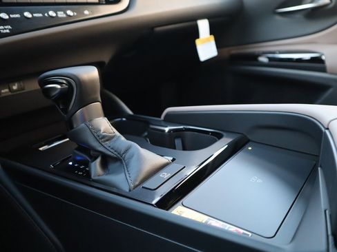 Used 2025 Lexus ES 350 w/ Premium Package image 44