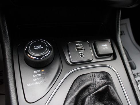 Used 2022 Jeep Cherokee Latitude Lux AWD/4WD image 46