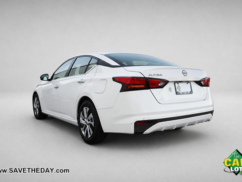 Used 2024 Nissan Altima 2.5 S FWD image 6