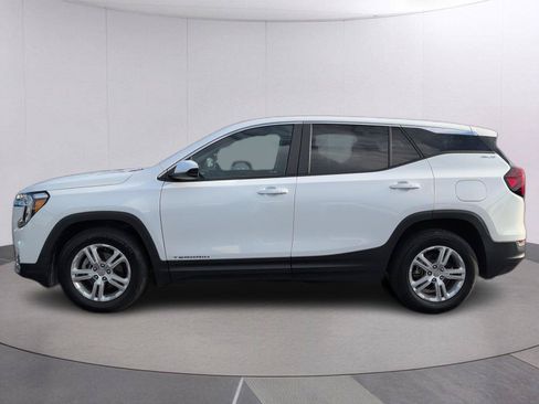 Used 2024 GMC Terrain SLE FWD image 2
