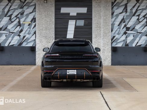 Used 2025 Lamborghini Urus SE image 13