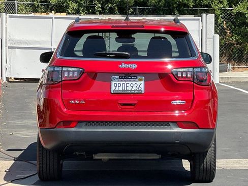 Used 2024 Jeep Compass Latitude image 5