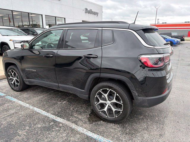Used 2024 Jeep Compass Limited AWD/4WD image 4