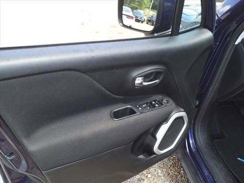 Used 2021 Jeep Renegade Latitude image 36