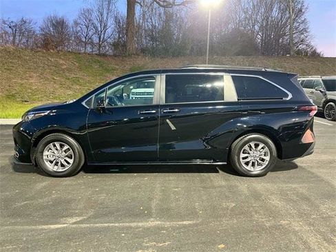 Used 2024 Toyota Sienna XLE image 13