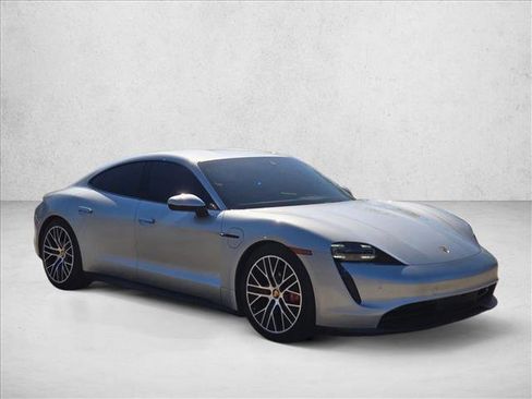 Used 2021 Porsche Taycan image 3