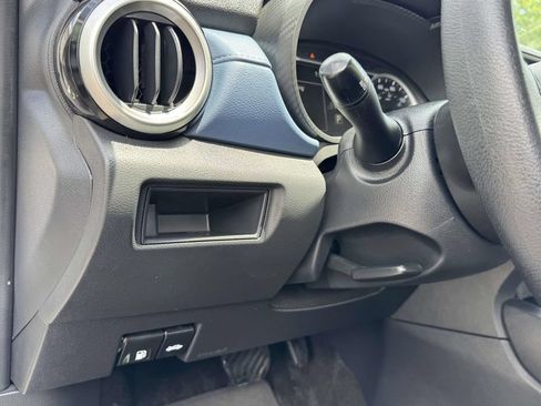 Used 2025 Nissan Versa SV FWD image 9