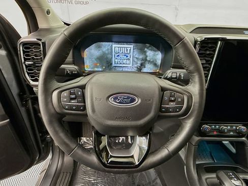 Used 2024 Ford Ranger Lariat w/ Trailer Tow Package image 11