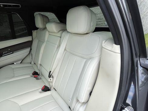 Certified 2025 Land Rover Range Rover SE AWD/4WD image 29