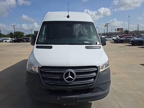 Used 2024 Mercedes-Benz Sprinter 2500 image 18