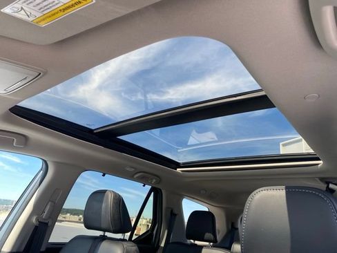 Used 2025 Honda Pilot Touring image 16