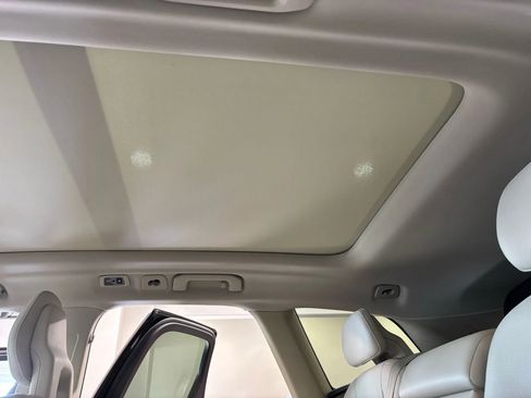 Used 2019 Volvo XC60 T5 Momentum w/ Premium Package image 15