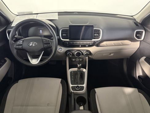 Used 2024 Hyundai Venue SEL image 18