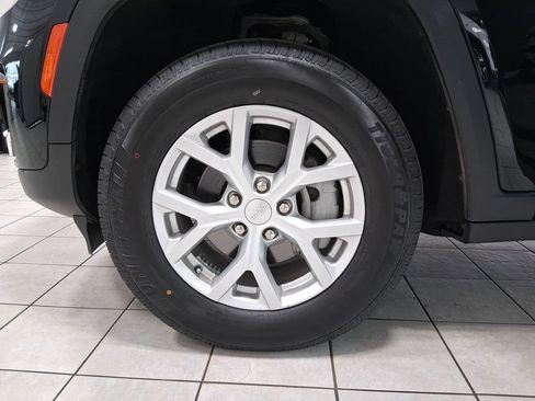 Used 2023 Jeep Grand Cherokee Limited AWD/4WD image 44