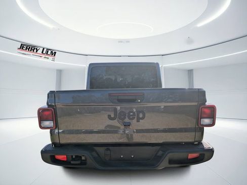 New 2025 Jeep Gladiator Sport image 4