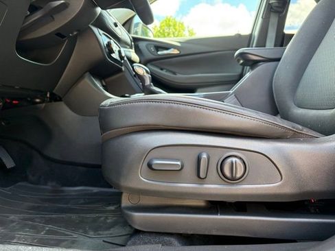 Used 2023 Buick Encore GX Preferred w/ Cold Weather Comfort Package AWD/4WD image 29