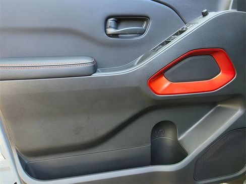 New 2026 Nissan Frontier PRO-4X w/ Pro-4x Convenience Package image 16