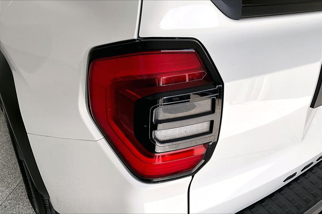Used 2025 Toyota 4Runner SR5 AWD/4WD image 37