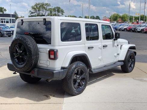 Used 2023 Jeep Wrangler Unlimited Sahara AWD/4WD image 6