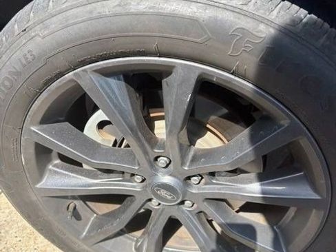Used 2018 Ford Explorer XLT w/ Equipment Group 202A FWD image 2
