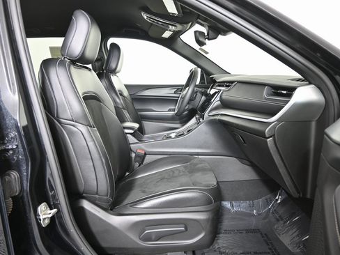 Used 2024 Jeep Grand Cherokee Altitude image 13