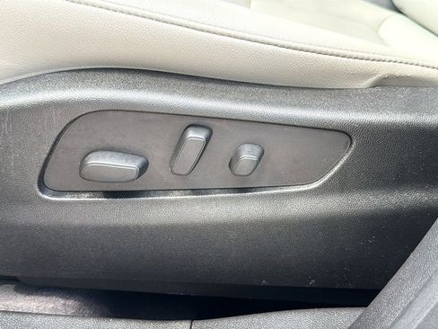 Used 2023 Cadillac XT4 Luxury w/ Cold Weather Package image 11