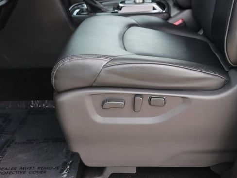 Used 2024 Nissan Armada SV image 9