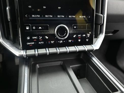 Used 2025 GMC Acadia Elevation AWD/4WD image 15
