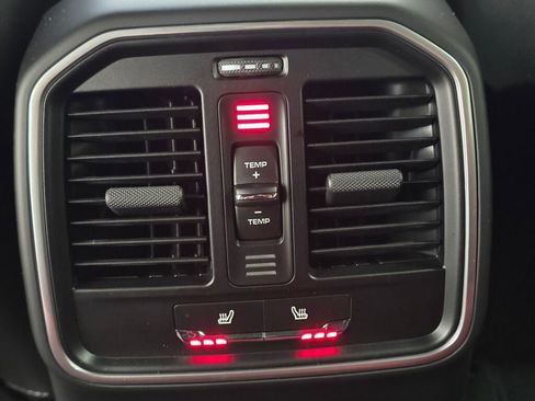 New 2026 Porsche Macan image 19