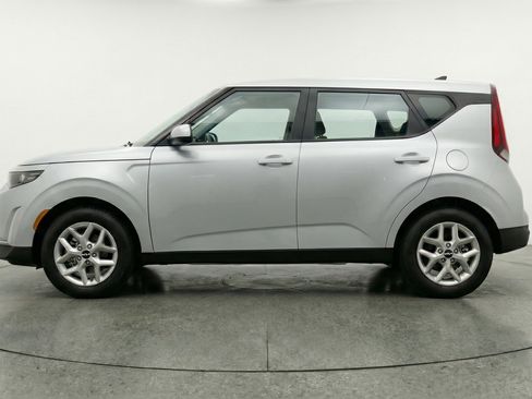 Used 2025 Kia Soul LX w/ LX Technology Package FWD image 5