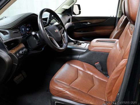 Used 2018 Cadillac Escalade Premium Luxury AWD/4WD image 11