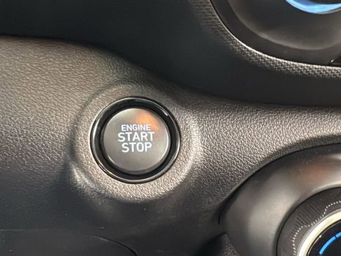 Used 2025 Hyundai Venue SEL image 23